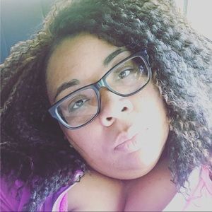 Meet your Posher, Latisha